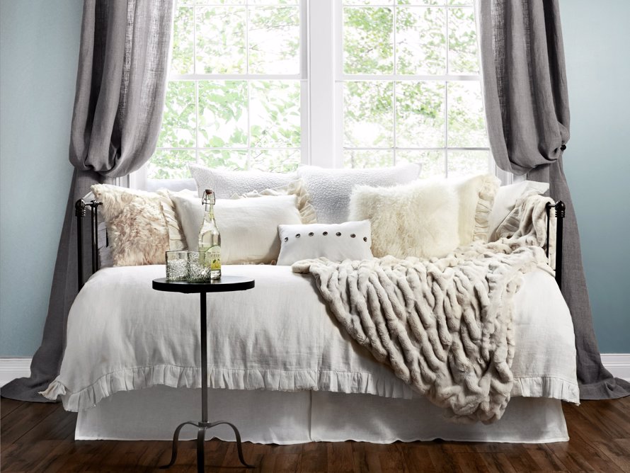 I have a thing for daybeds…